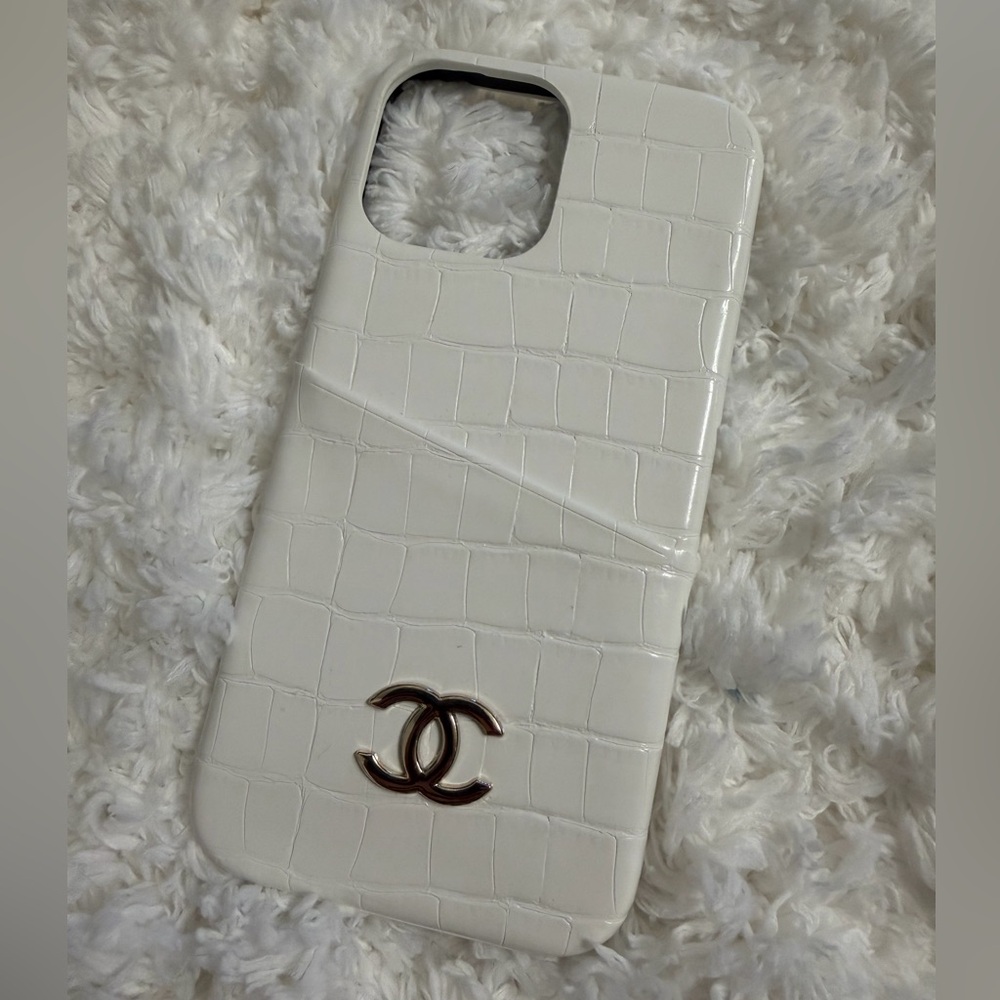 Chanel card case - BRAND NEW NEVER USED
(iPhone 15 pro max)